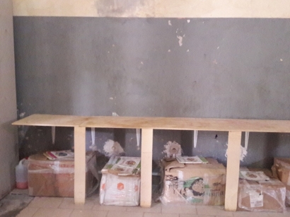 travaux d'installation de l'espace informatique de l'école Ibrahima Diop 2