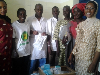 Remise de médicaments à l'hôpital Baudouin de Guédiawaye